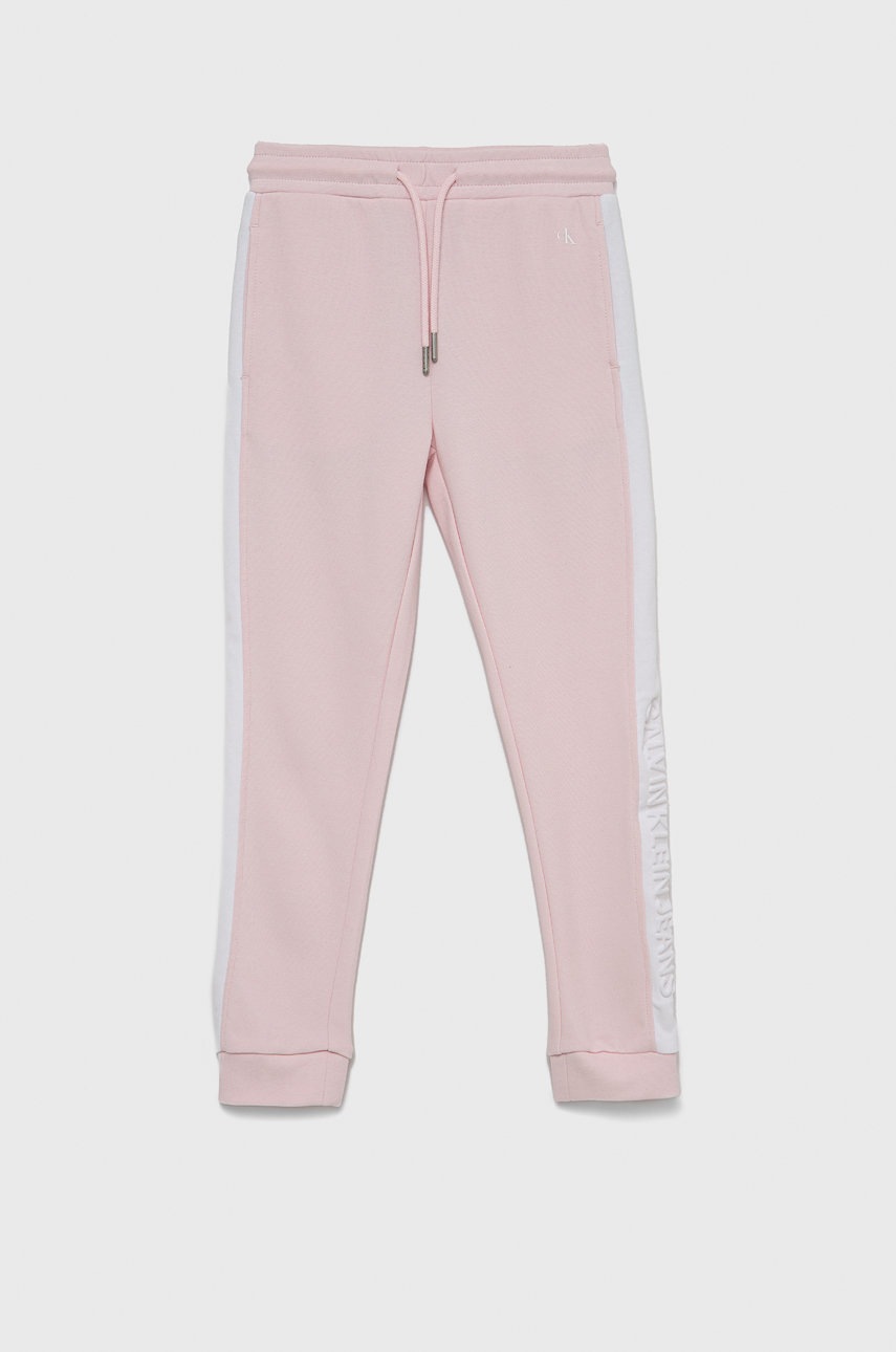 

Детски панталони Calvin Klein Jeans в розово с десен, Розов