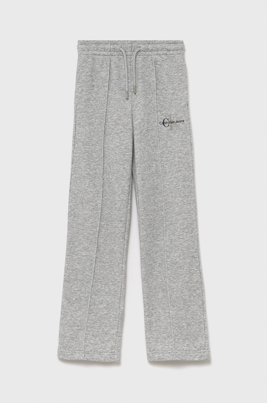 

Детски панталони Calvin Klein Jeans в меланж на сиво, Сив