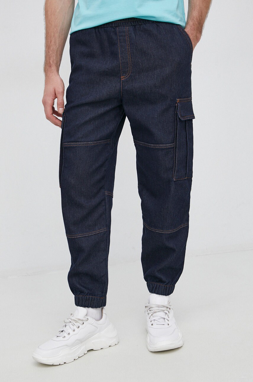 Armani exchange pantaloni bărbați, culoarea albastru marin, jogger