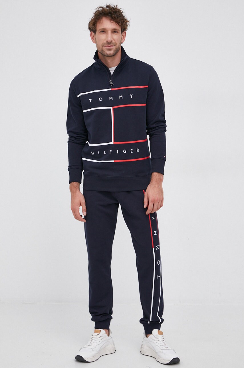 

Хлопковые брюки Tommy Hilfiger мужские цвет синий с аппликацией