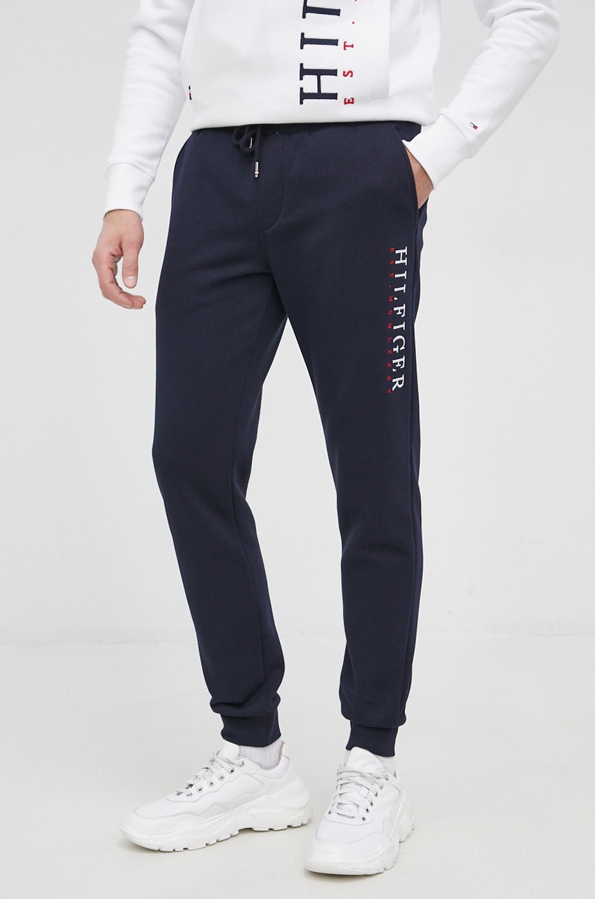 

Брюки Tommy Hilfiger мужские цвет синий с аппликацией