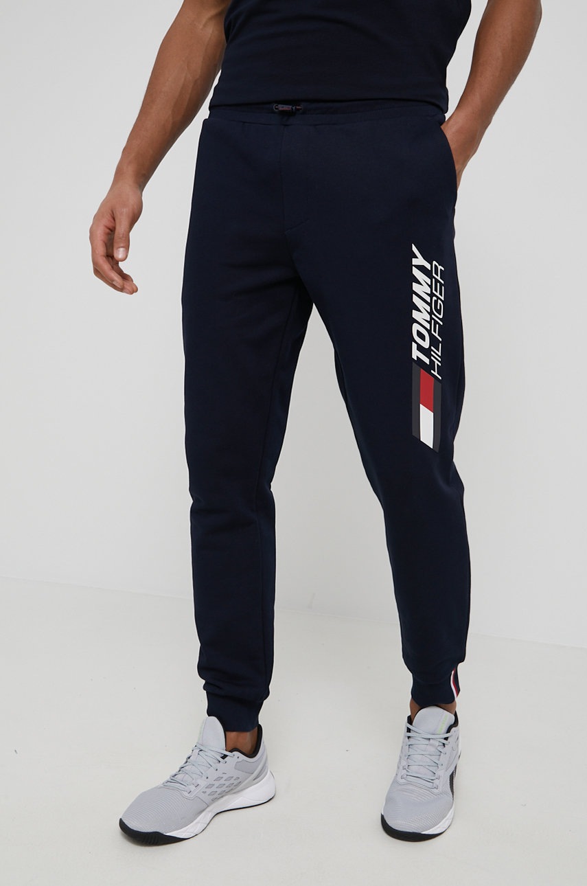 

Бавовняні штани Tommy Hilfiger чоловіче колір синій з принтом