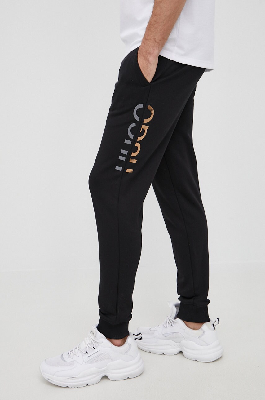 Hugo pantaloni barbati, culoarea negru, cu imprimeu