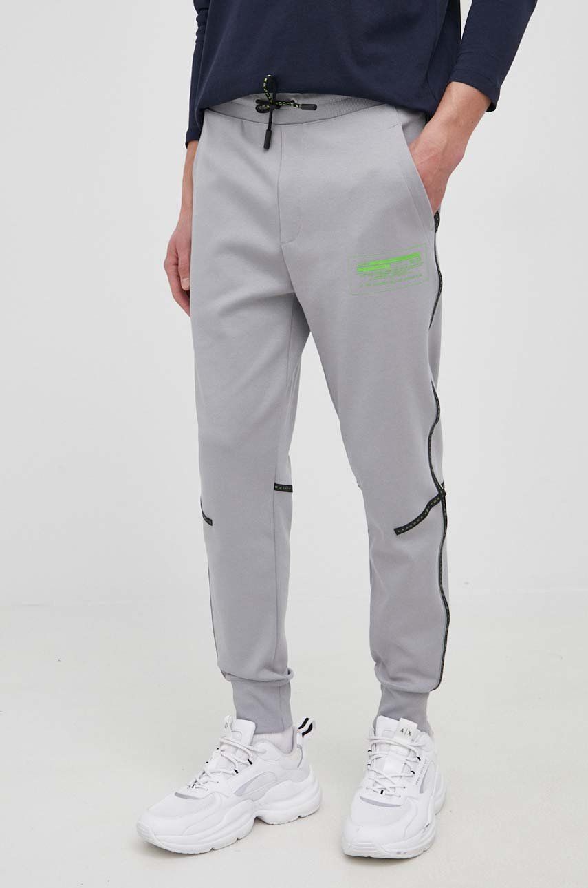Hugo pantaloni de bumbac barbati, culoarea gri, cu imprimeu answear.ro imagine 2022 reducere
