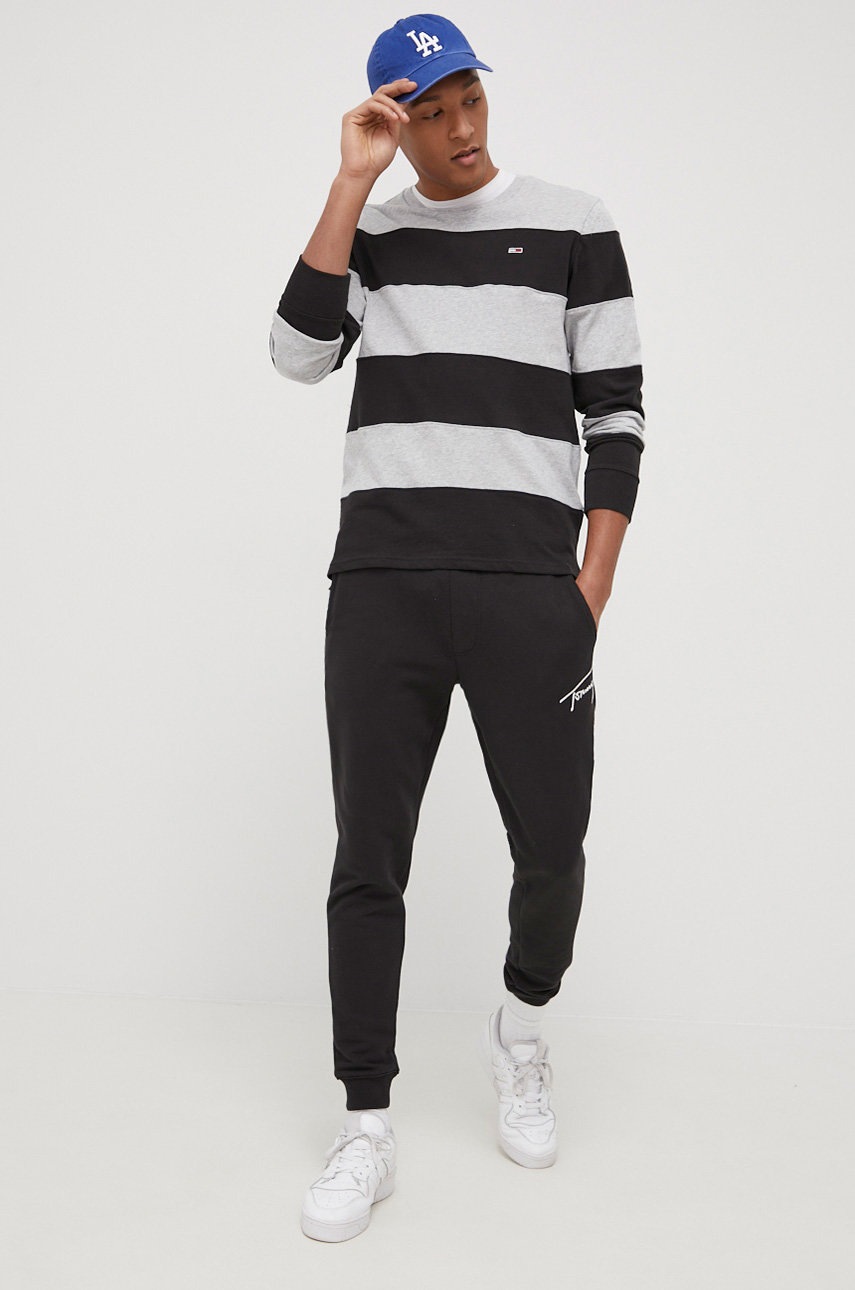 

Панталони Tommy Jeans мъжки в черно с апликация, Черен