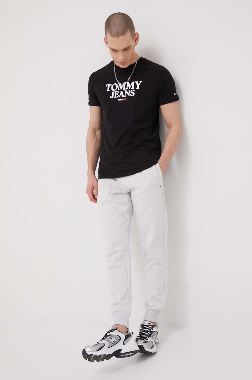 

Брюки Tommy Jeans мужское цвет серый гладкие
