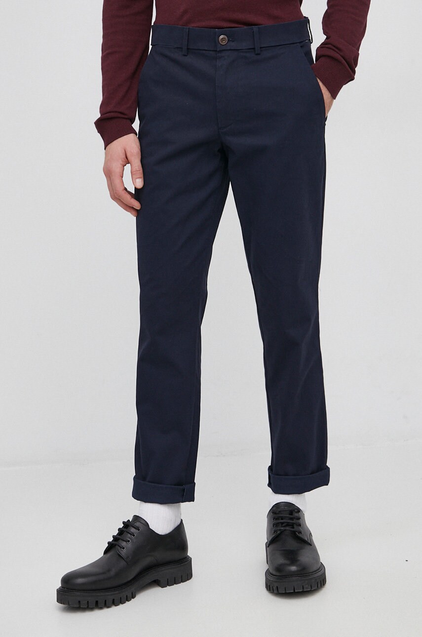 Gap pantaloni bărbați, culoarea albastru marin, mulat
