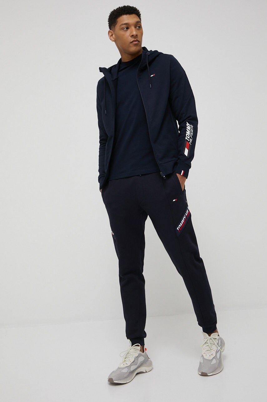 

Хлопковые брюки Tommy Hilfiger мужские цвет синий с аппликацией