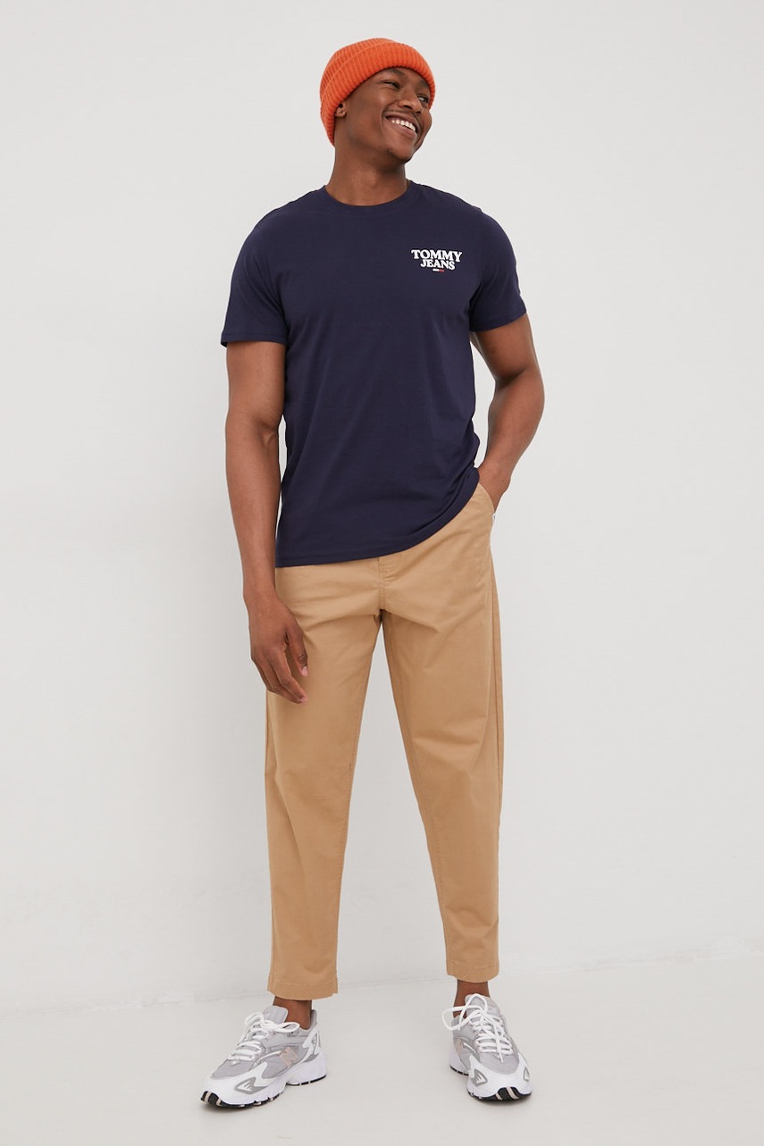 

Брюки Tommy Jeans мужские цвет бежевый фасон chinos
