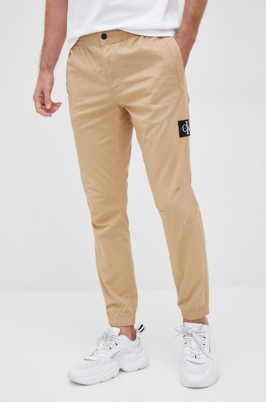 

Панталони Calvin Klein Jeans мъжки в бежово с кройка тип jogger, Бежов