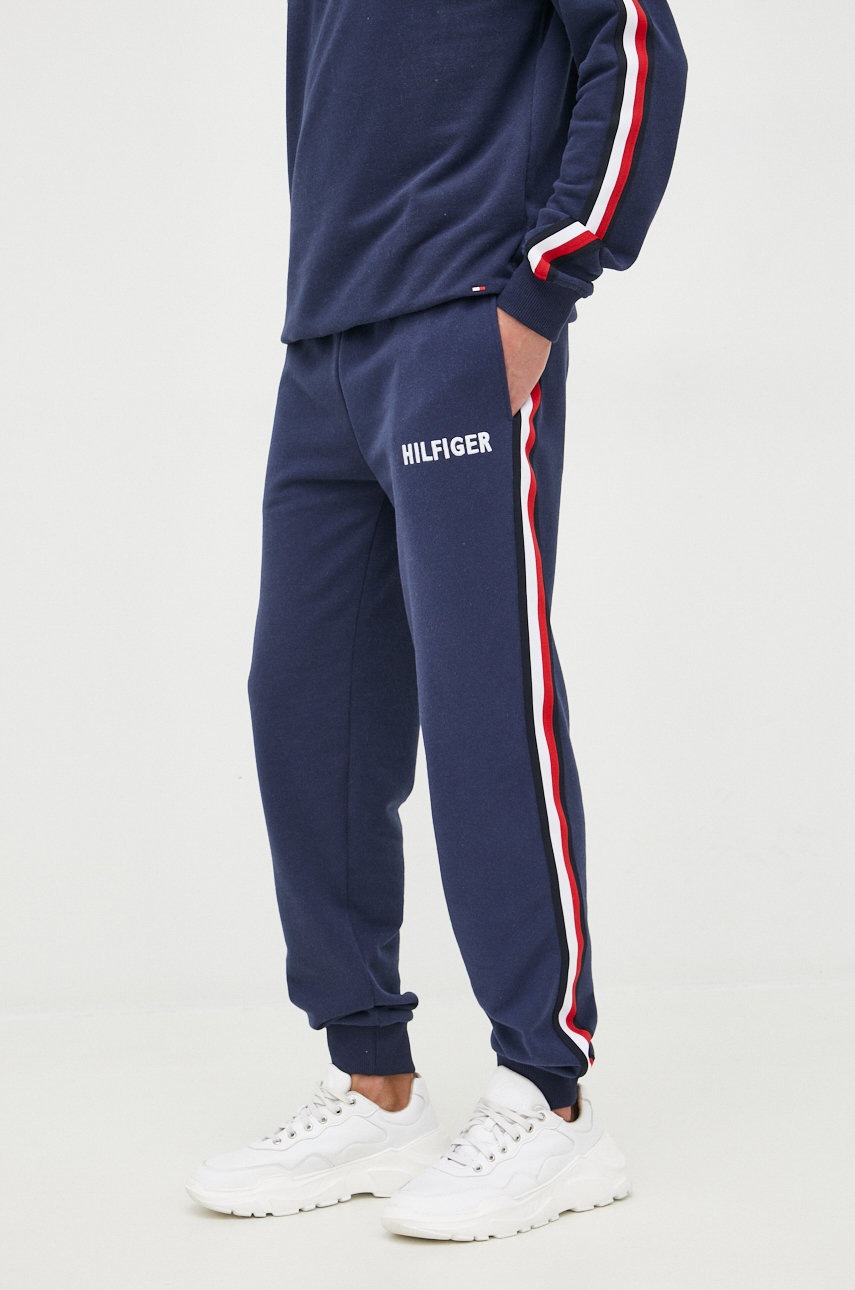 

Спортен панталон Tommy Hilfiger в тъмносиньо с апликация, Тъмносин