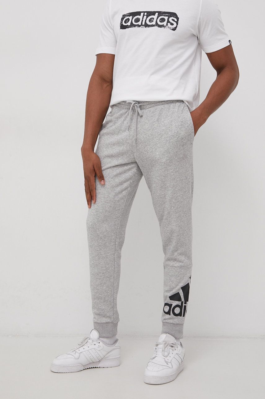 Kalhoty adidas GK8978 pánské, s potiskem - šedá -  53% Bavlna