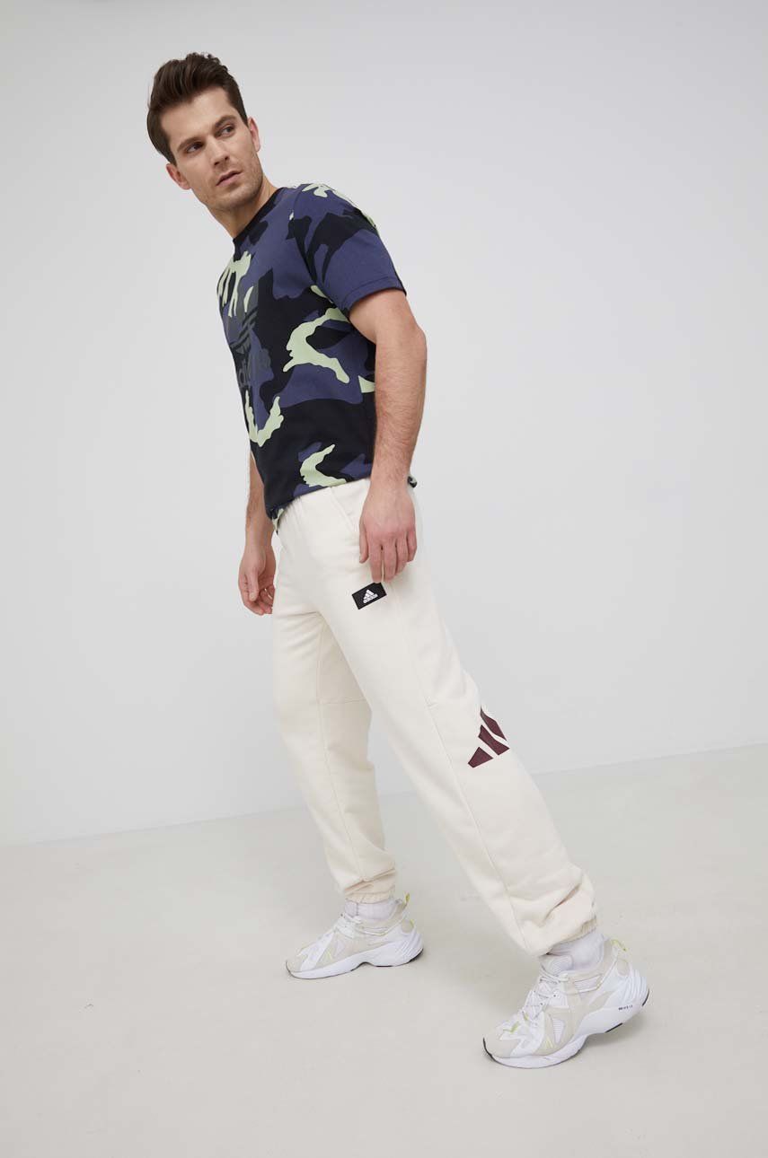 Adidas Performance spodnie męskie kolor beżowy z nadrukiem