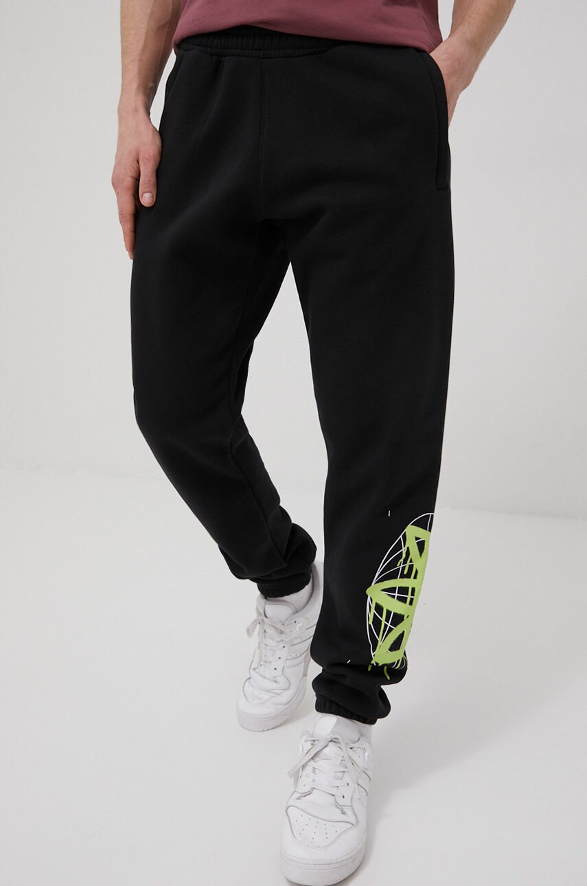 Adidas originals pantaloni hc7982 barbati, culoarea negru, cu imprimeu