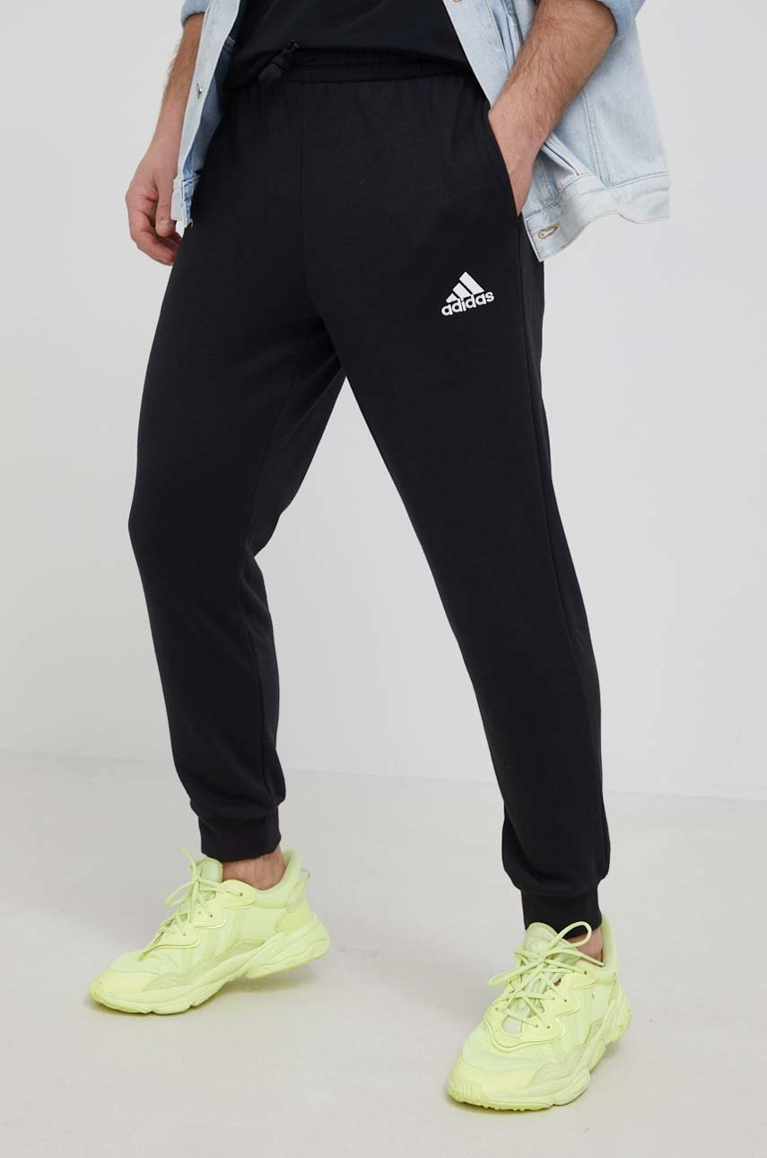 

Панталони adidas HE4313 мъжко в черно с апликация, Черен