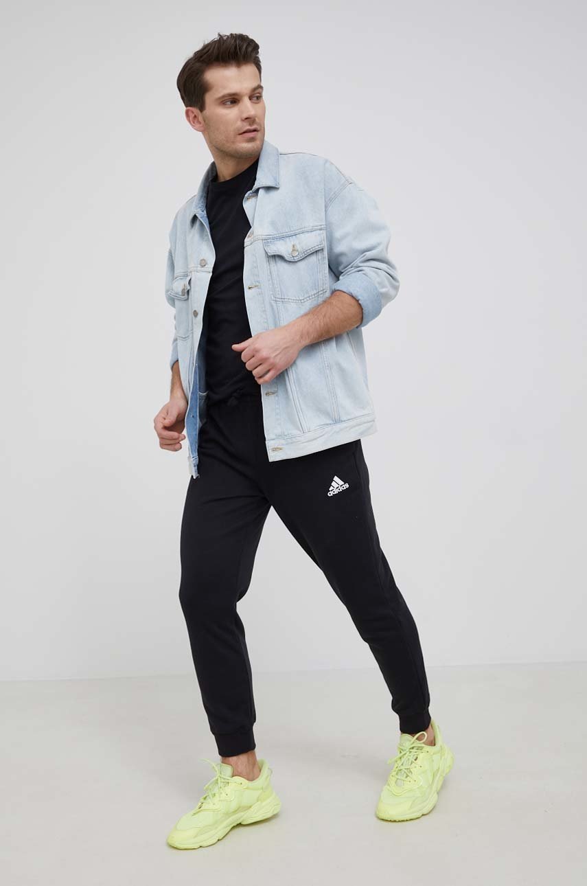 

Брюки adidas мужские цвет чёрный с аппликацией