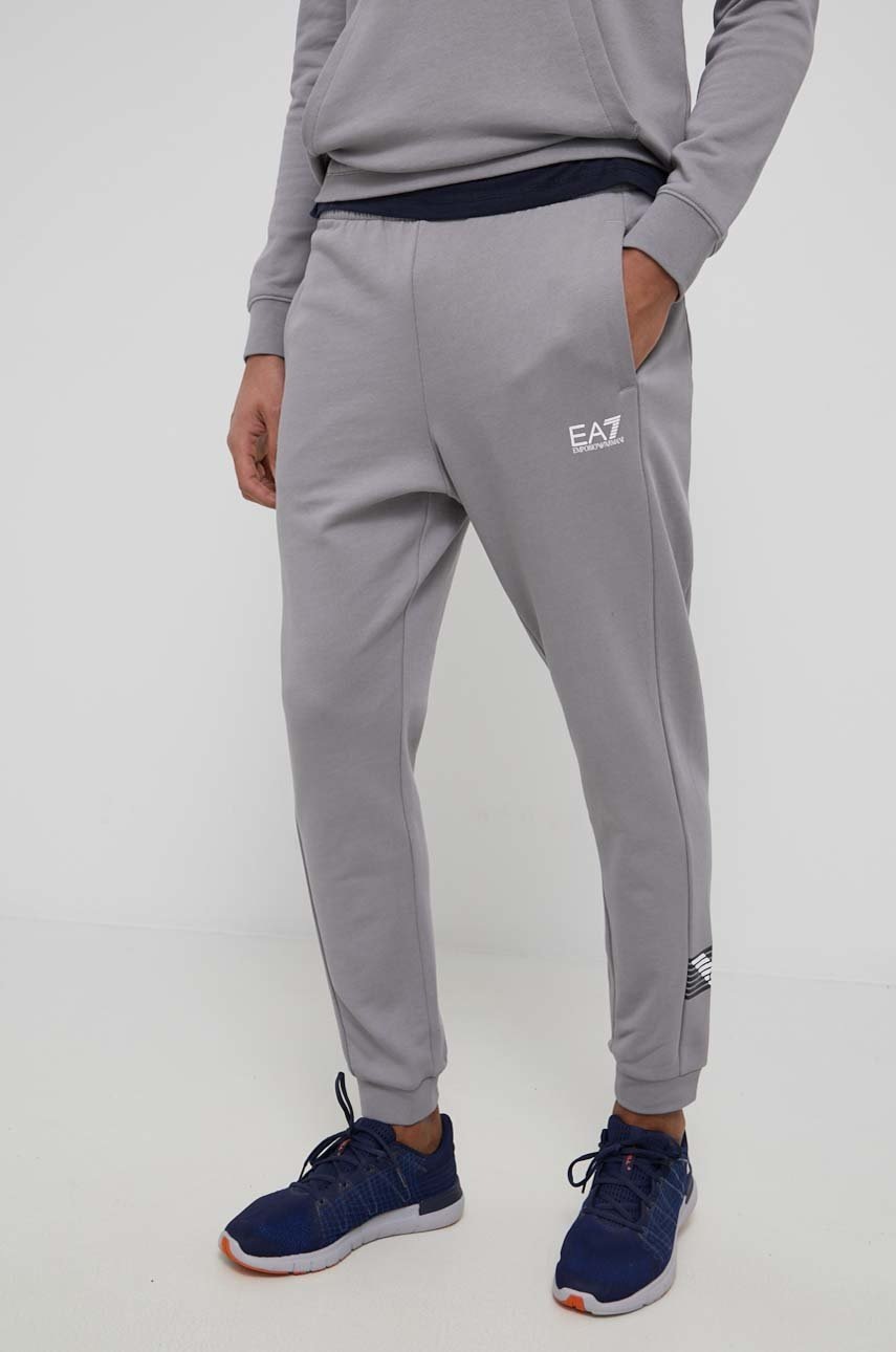 

Бавовняні штани EA7 Emporio Armani чоловічі колір сірий однотонні