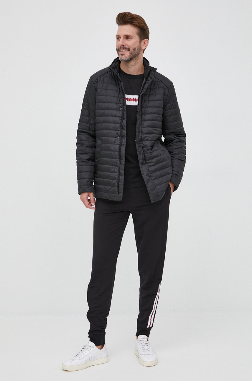

Брюки Tommy Hilfiger мужские цвет чёрный с аппликацией