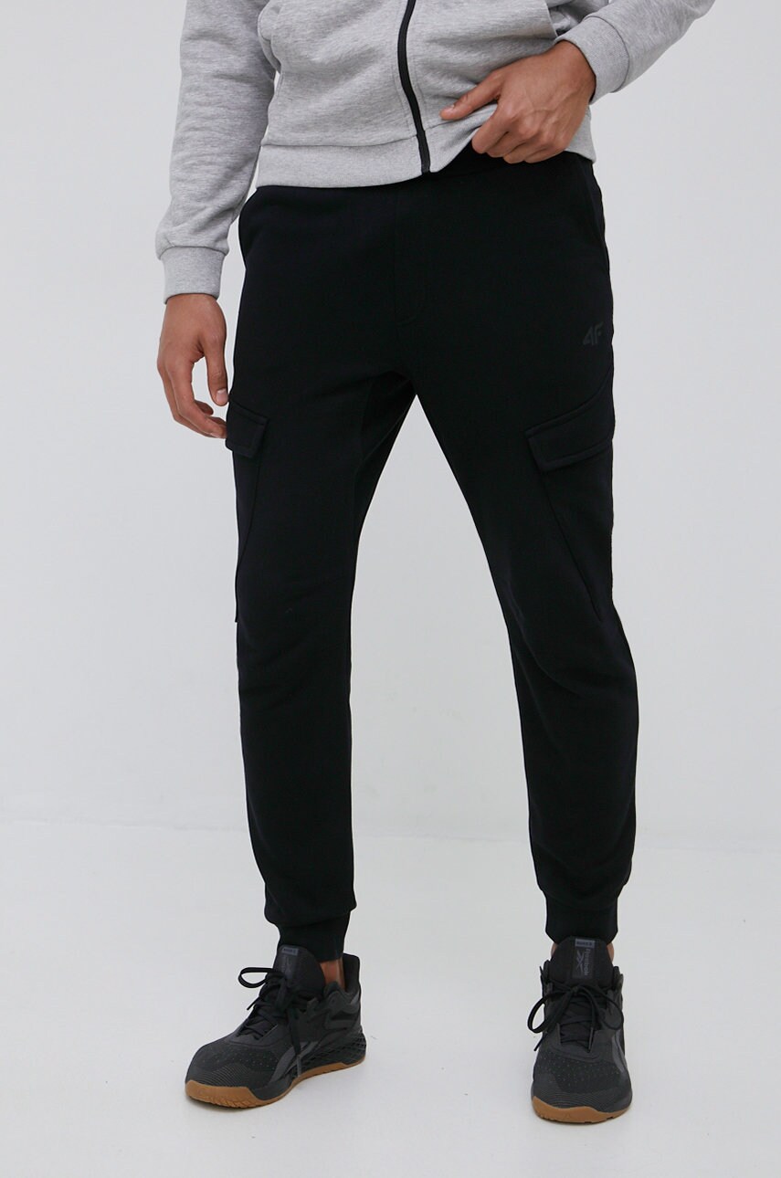 4f pantaloni de trening barbati, culoarea negru, neted