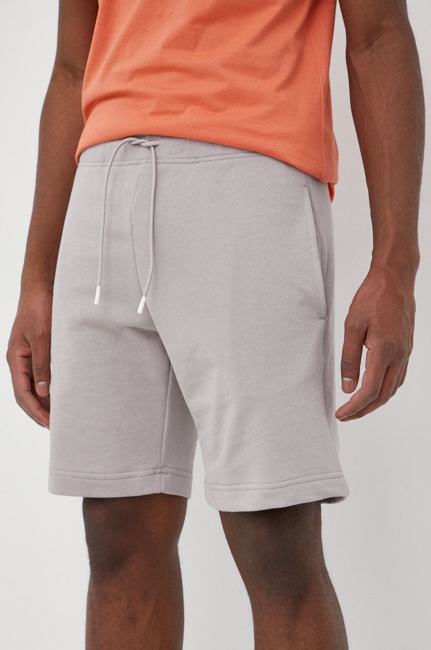 United Colors of Benetton pantaloni scurti barbati, culoarea gri 2023 ❤️ Pret Super answear imagine noua 2022