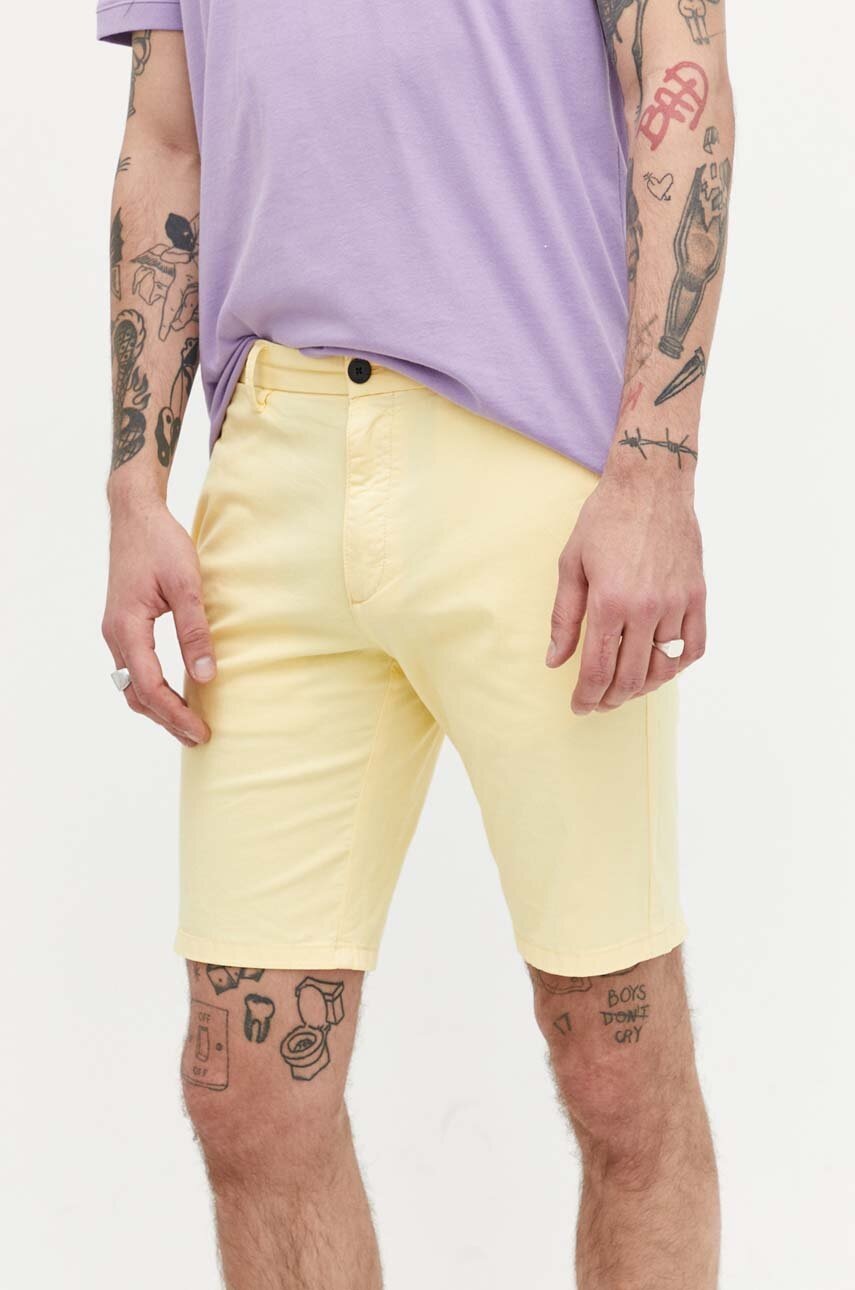 Hugo Pantaloni Scurti Barbati, Culoarea Galben