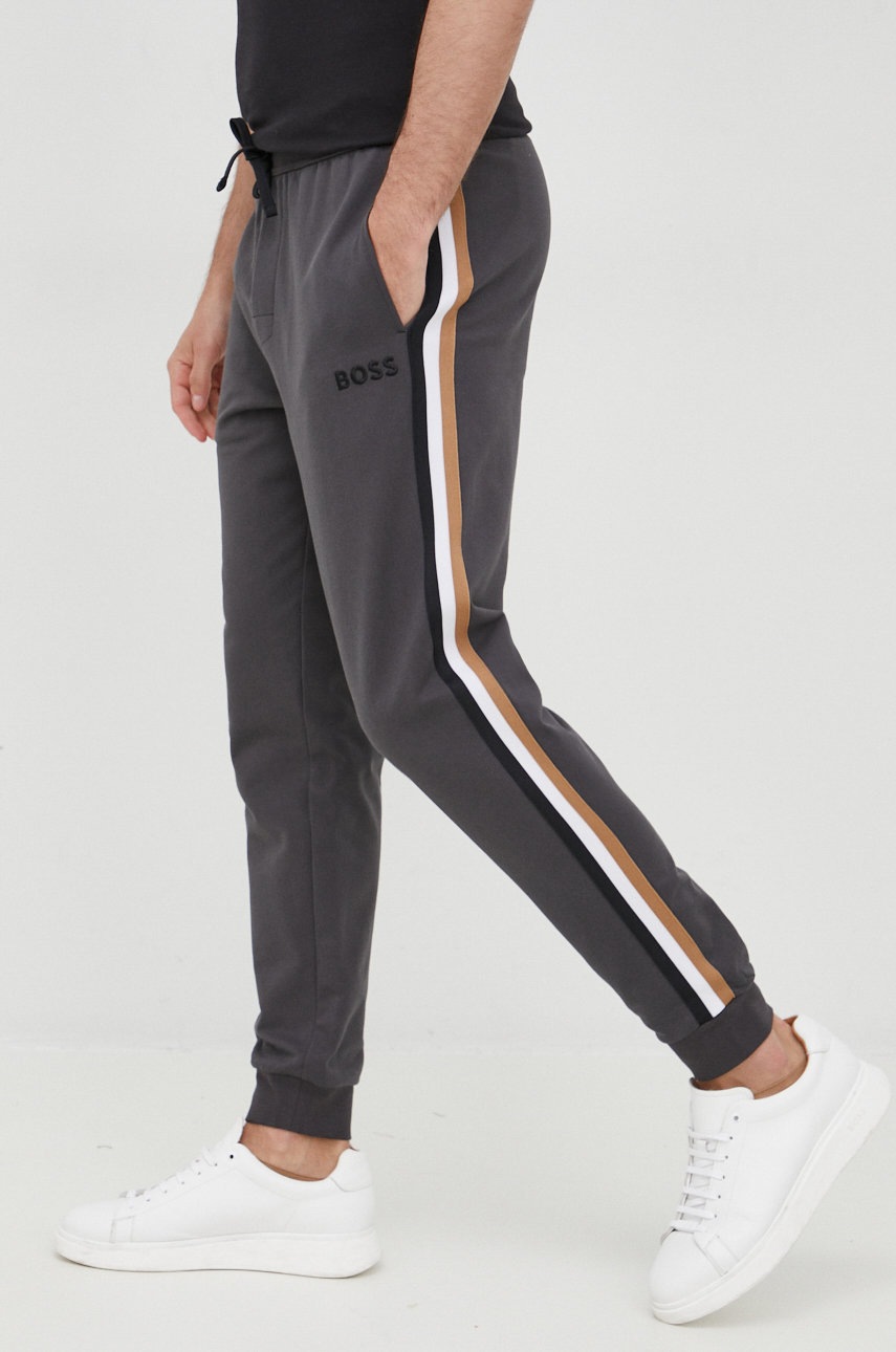 

Памучен спортен панталон BOSS в сиво с апликация, Сив