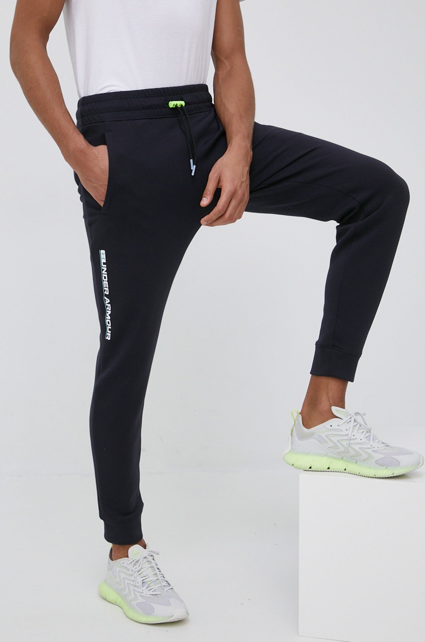 

Спортен панталон Under Armour 1372676 мъжко в черно с принт, Черен