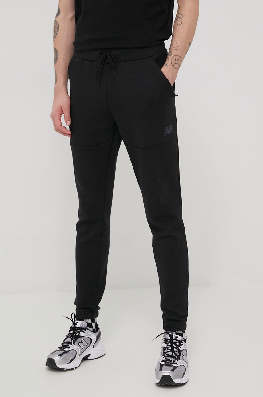 

Спортен панталон New Balance MP21143BK мъжко в черно с изчистен дизайн, Черен