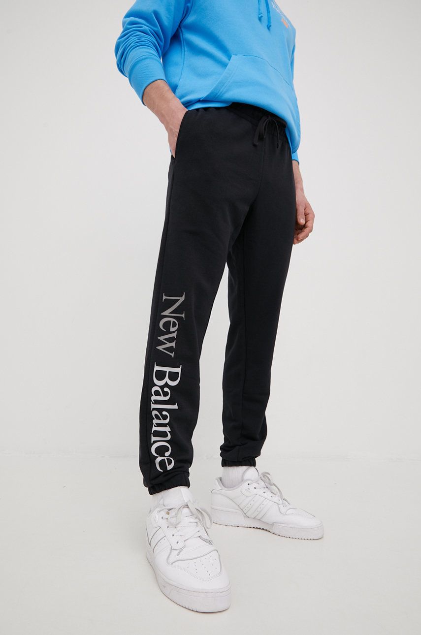 New Balance pantaloni de trening MP21503BK barbati, culoarea negru, cu imprimeu answear.ro imagine noua