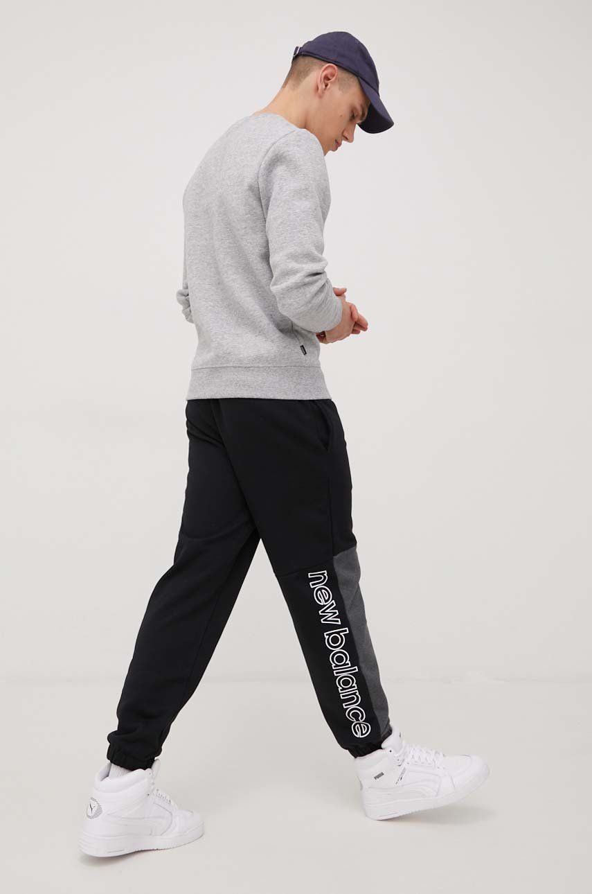 New Balance pantaloni de trening din bumbac MP21550BK barbati, culoarea negru, cu imprimeu answear.ro imagine noua