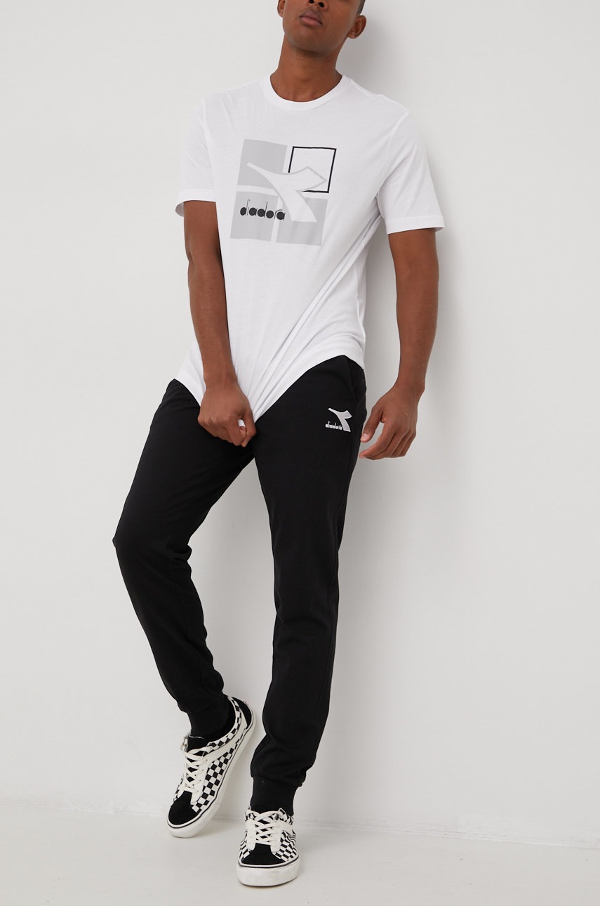 

Памучен спортен панталон Diadora в черно с изчистен дизайн, Черен