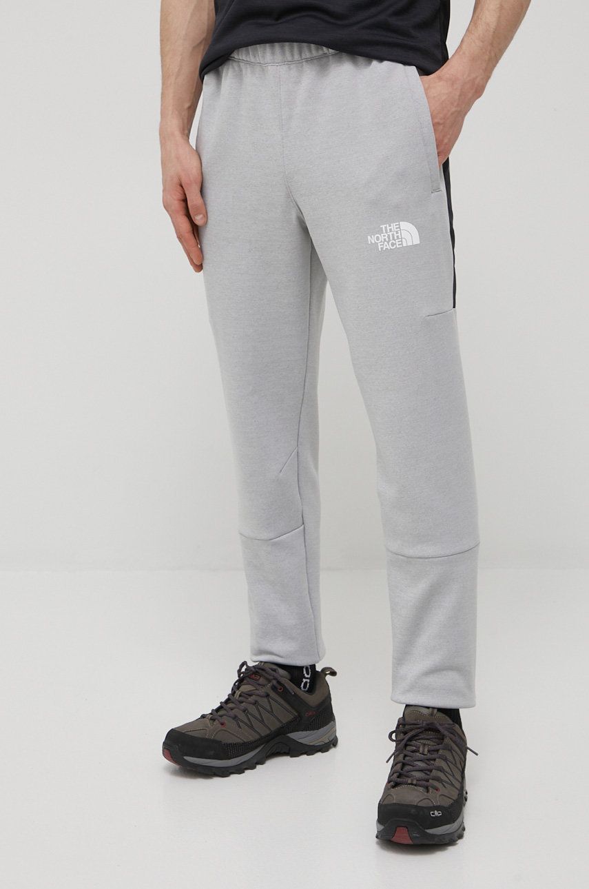 The North Face pantaloni barbati, culoarea gri, cu imprimeu answear.ro
