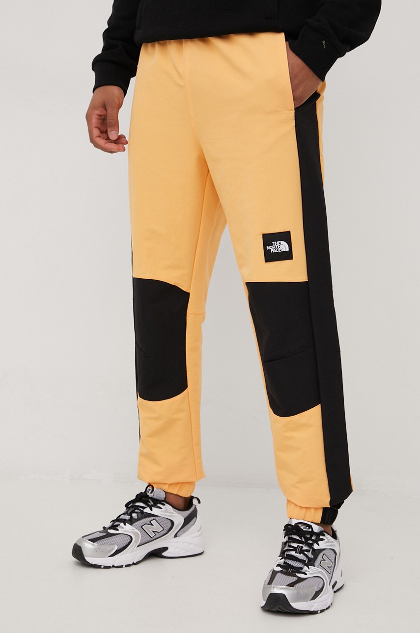 

Спортен панталон The North Face Black Box мъжки в оранжево с десен, Оранжев