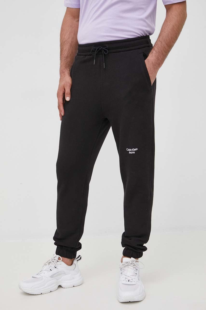 

Памучен панталон Calvin Klein Jeans мъжко в черно с изчистен дизайн, Черен