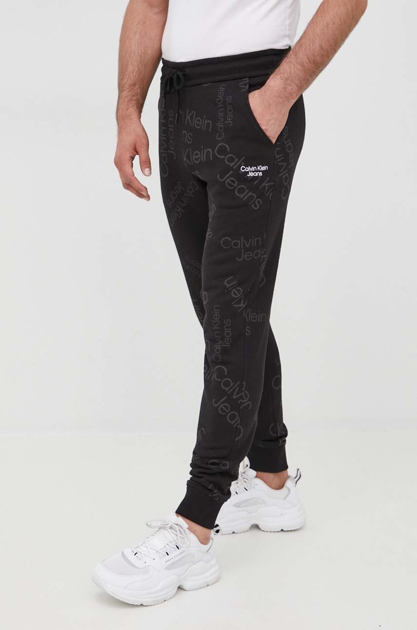 

Памучен спортен панталон Calvin Klein Jeans мъжко в черно с десен, Черен