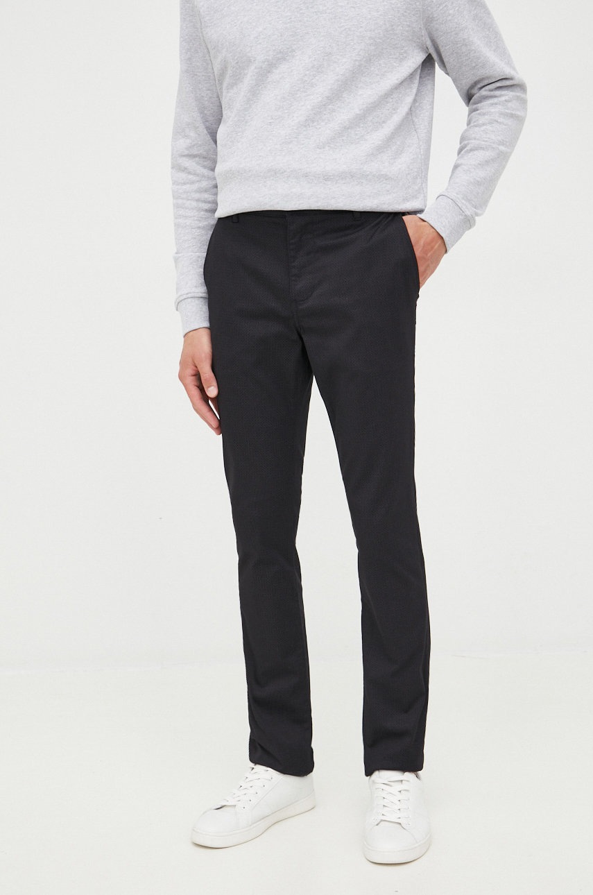 

Панталони Armani Exchange в черно с кройка тип чино, Черен