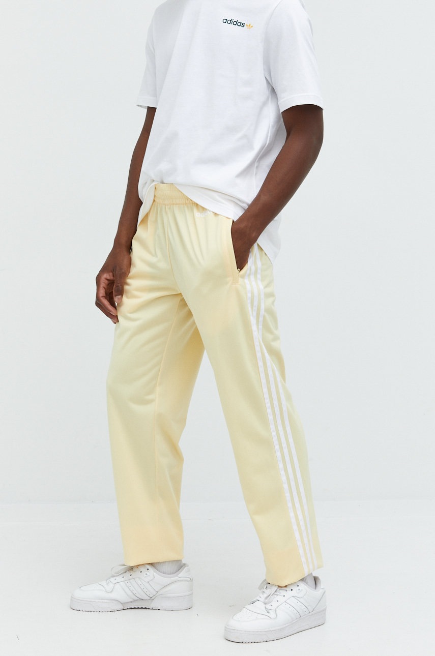 

Спортивні штани adidas Originals чоловічі колір жовтий однотонні