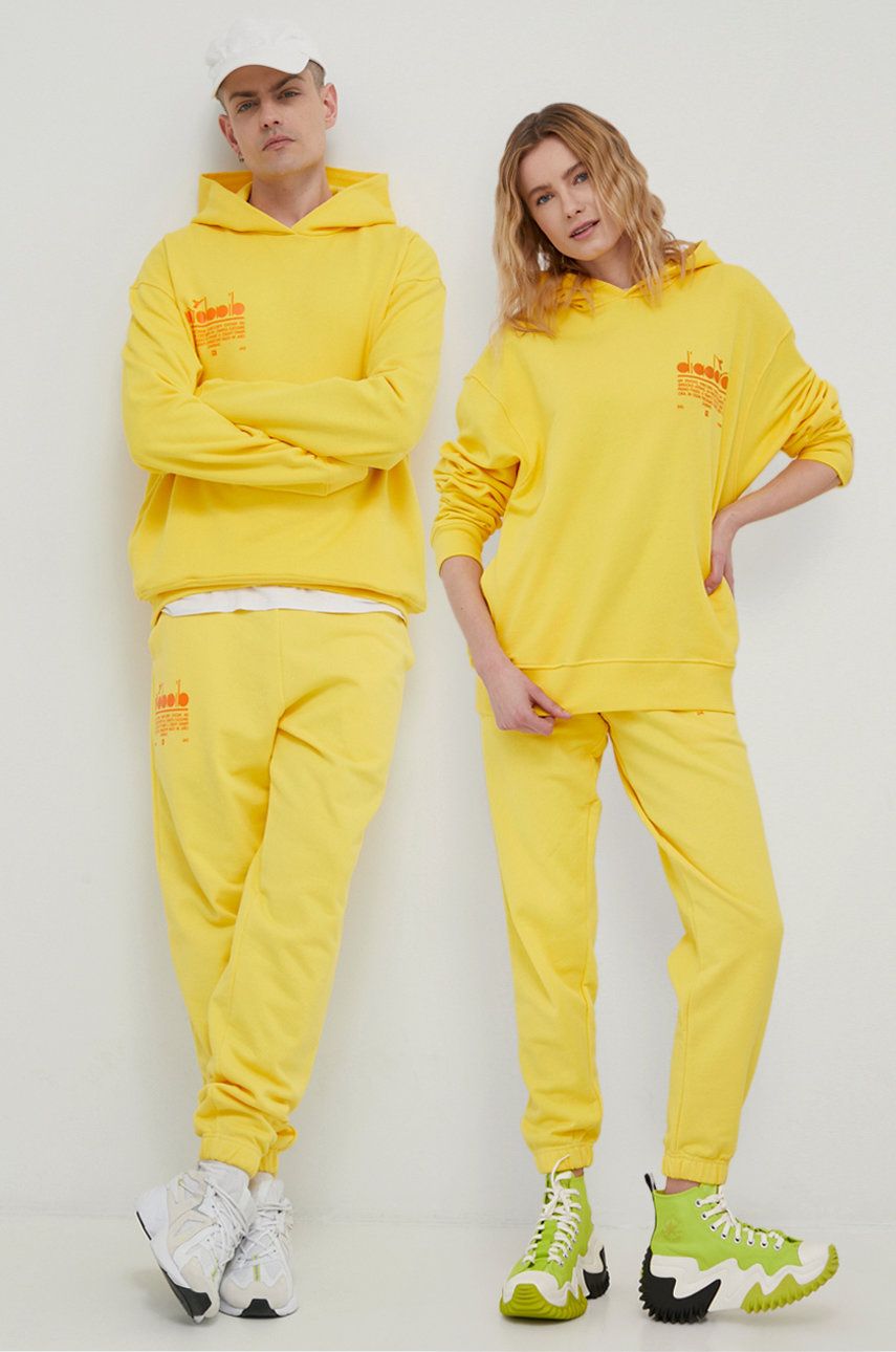 Diadora pantaloni de bumbac culoarea galben, cu imprimeu answear.ro