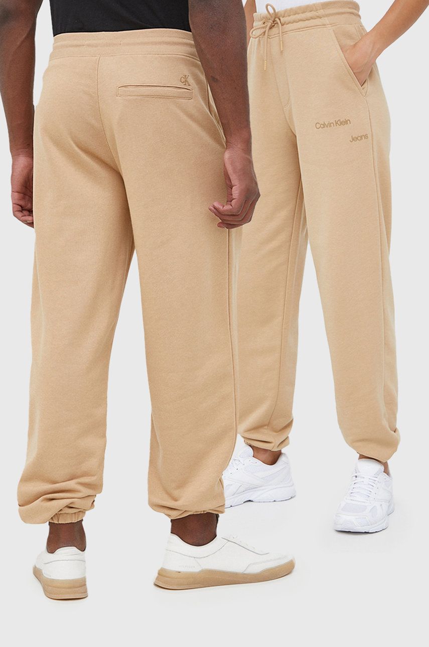 Calvin Klein Jeans spodnie J40J400144.PPYY kolor beżowy gładkie