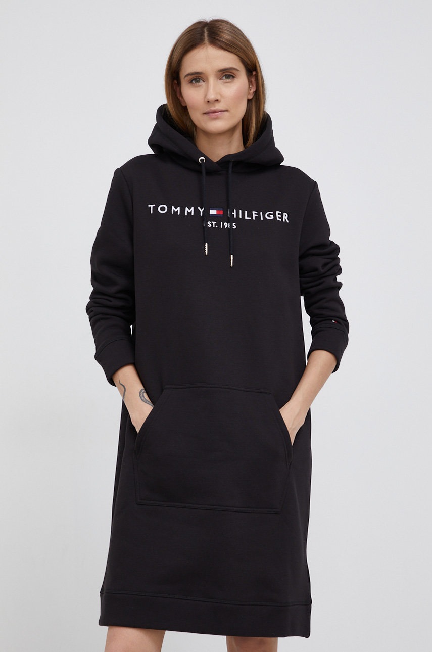 

Рокля Tommy Hilfiger в черно къс модел със стандартна кройка, Черен