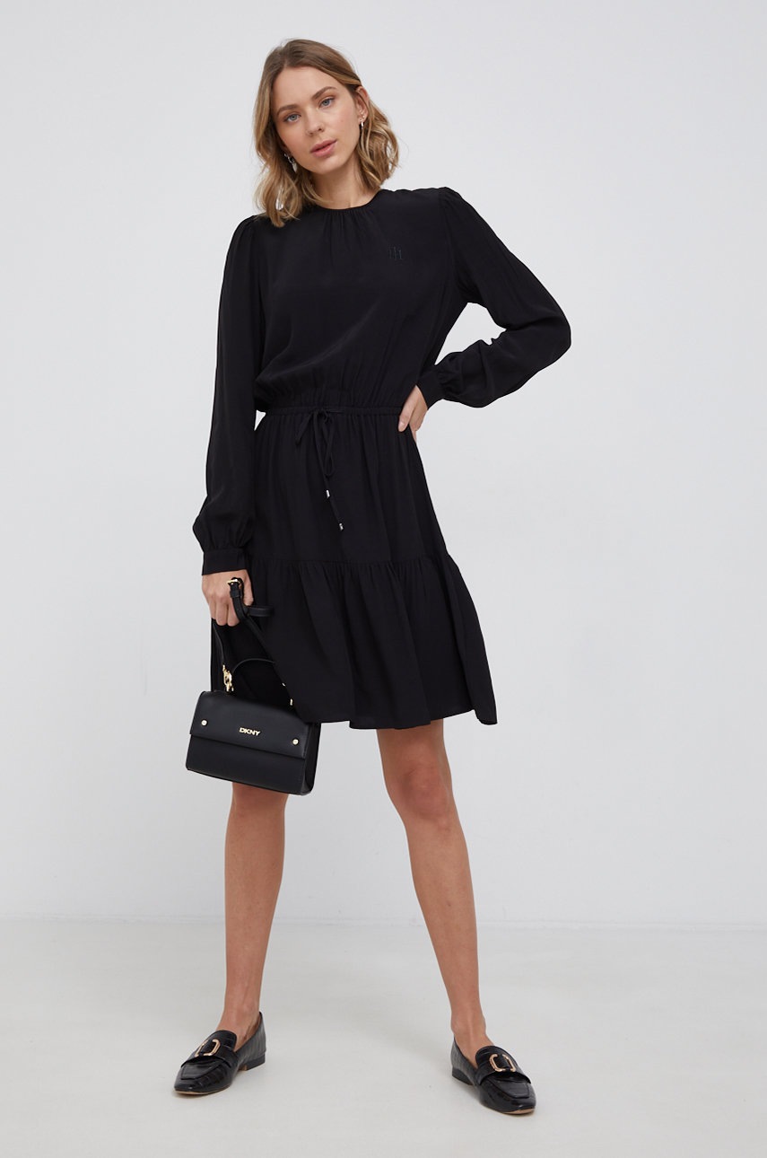 

Платье Tommy Hilfiger цвет чёрный mini расклешённое