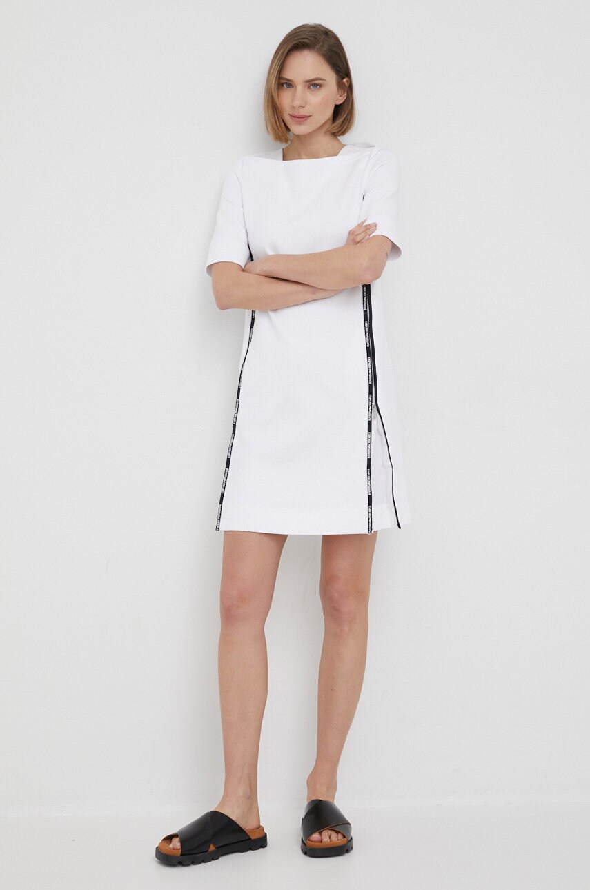 

Платье Emporio Armani цвет белый mini прямая
