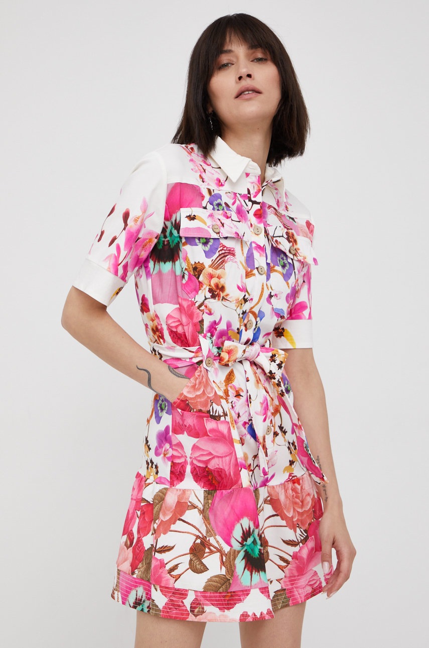 

Рокля Desigual в бяло къс модел разкроен модел, Бял