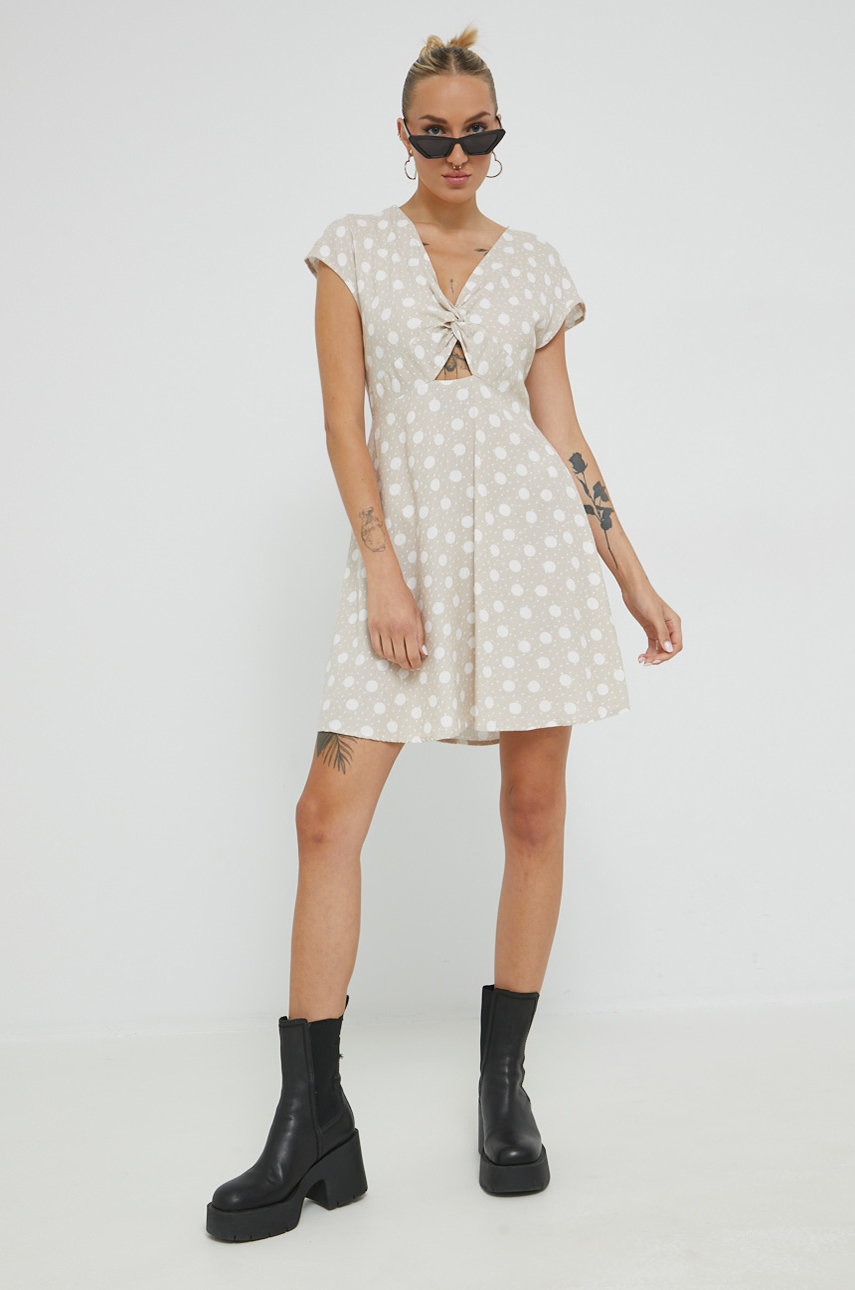 

Платье Vero Moda цвет бежевый mini расклешённая