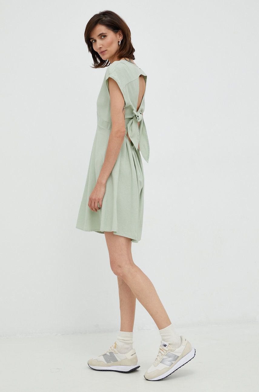 Levně Šaty Vero Moda zelená barva, mini