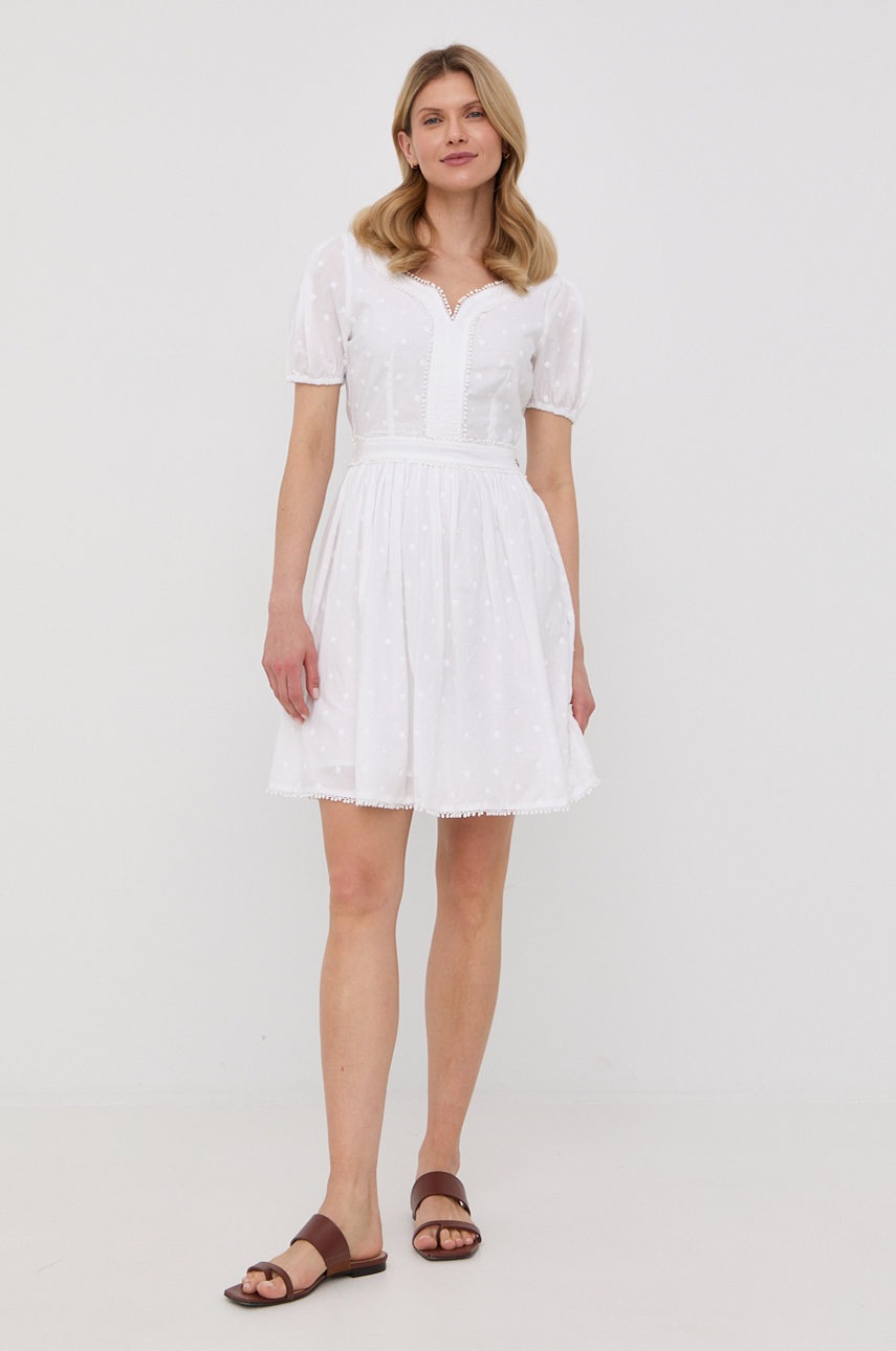 

Хлопковое платье Guess цвет белый mini расклешённая