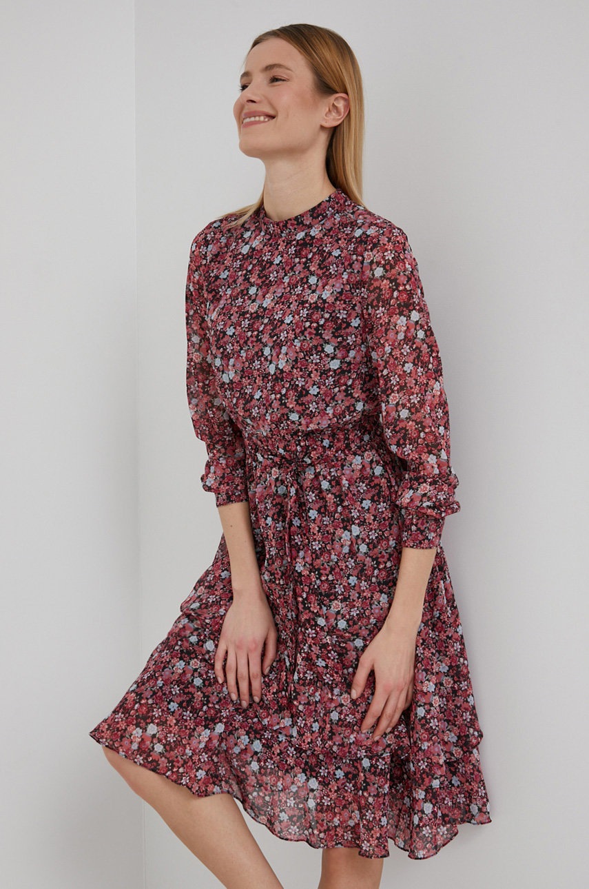 

Рокля Vero Moda в розово къс модел разкроен модел, Розов