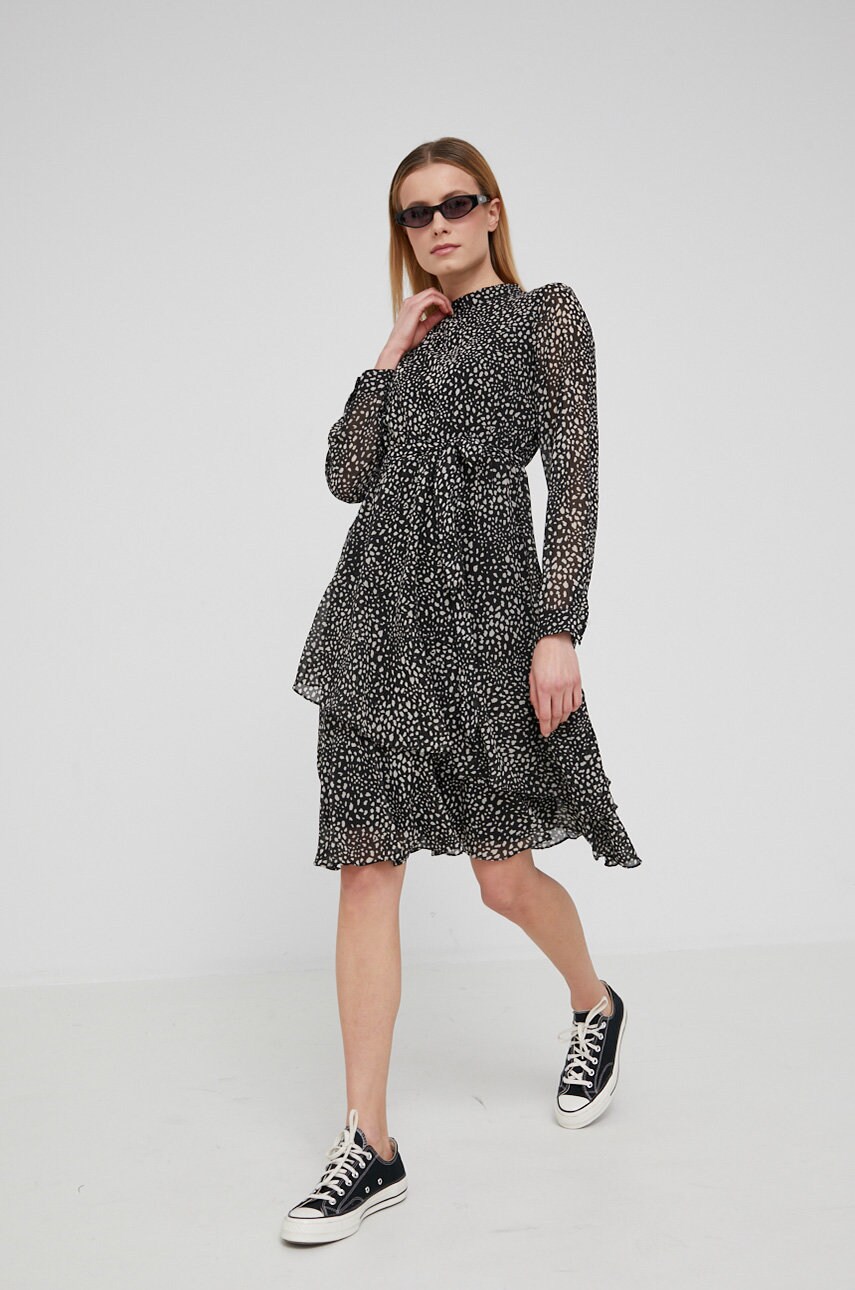 

Платье Vero Moda цвет чёрный mini расклешённая
