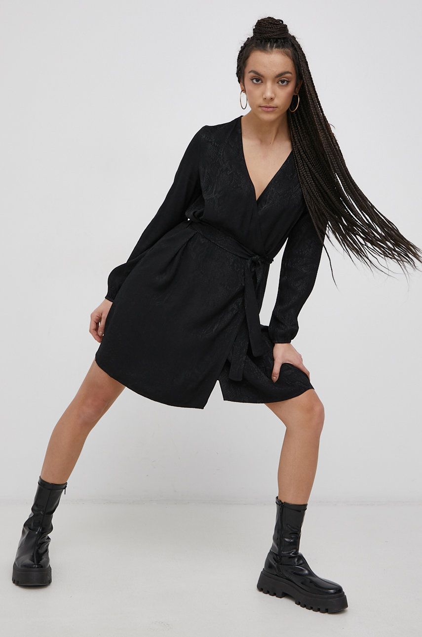 Superdry Sukienka kolor czarny mini rozkloszowana