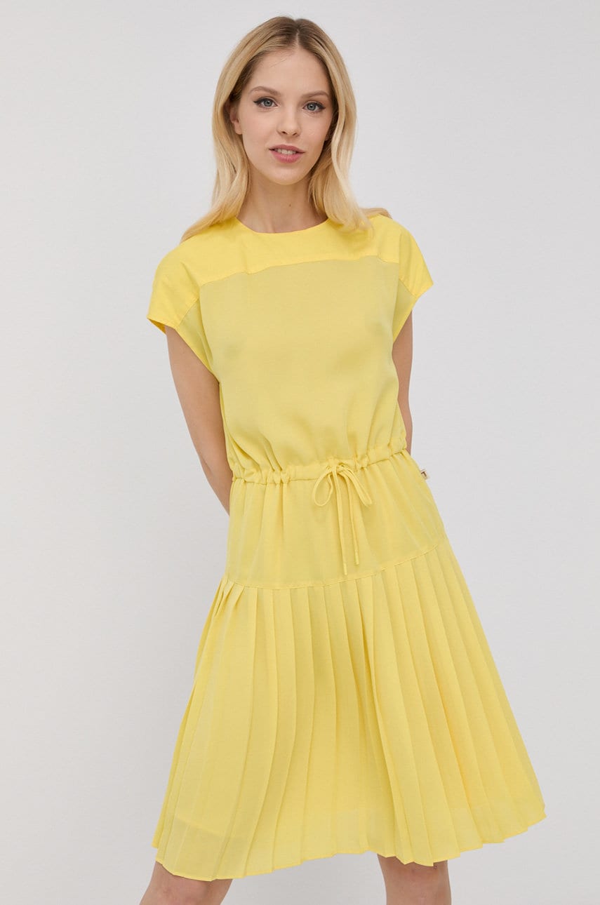 Trussardi rochie culoarea galben, mini, evazati